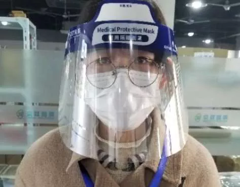  Rolo de Película Antiembaçante PET para Máscara de Proteção Termoformagem-1